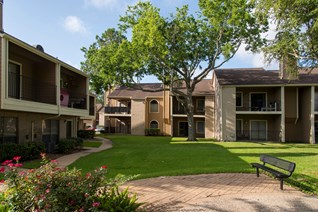 Fairway at Bellevue Apartments Richmond Texas