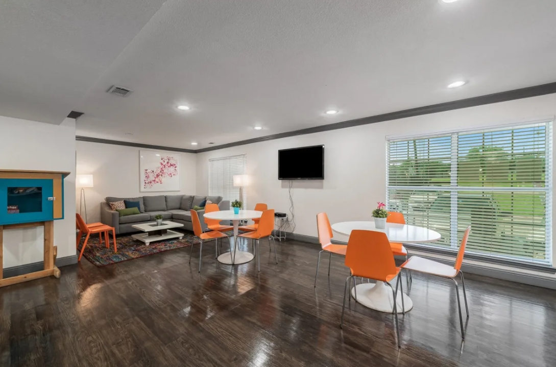Carisma - Clubhouse - Photo 5 of 7