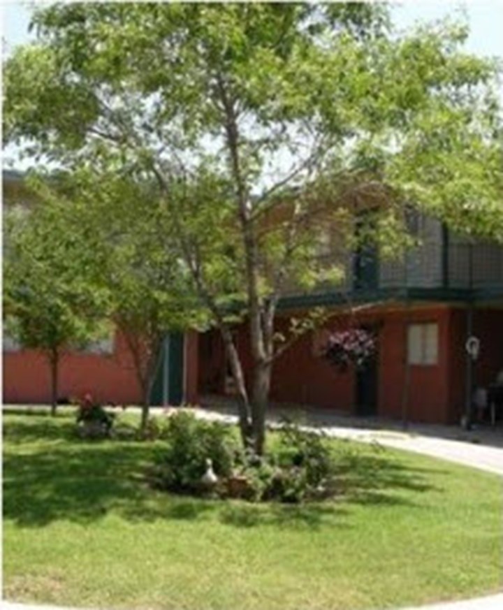 Cross Roads Greenville 834+ for 1 & 2 Bed Apts