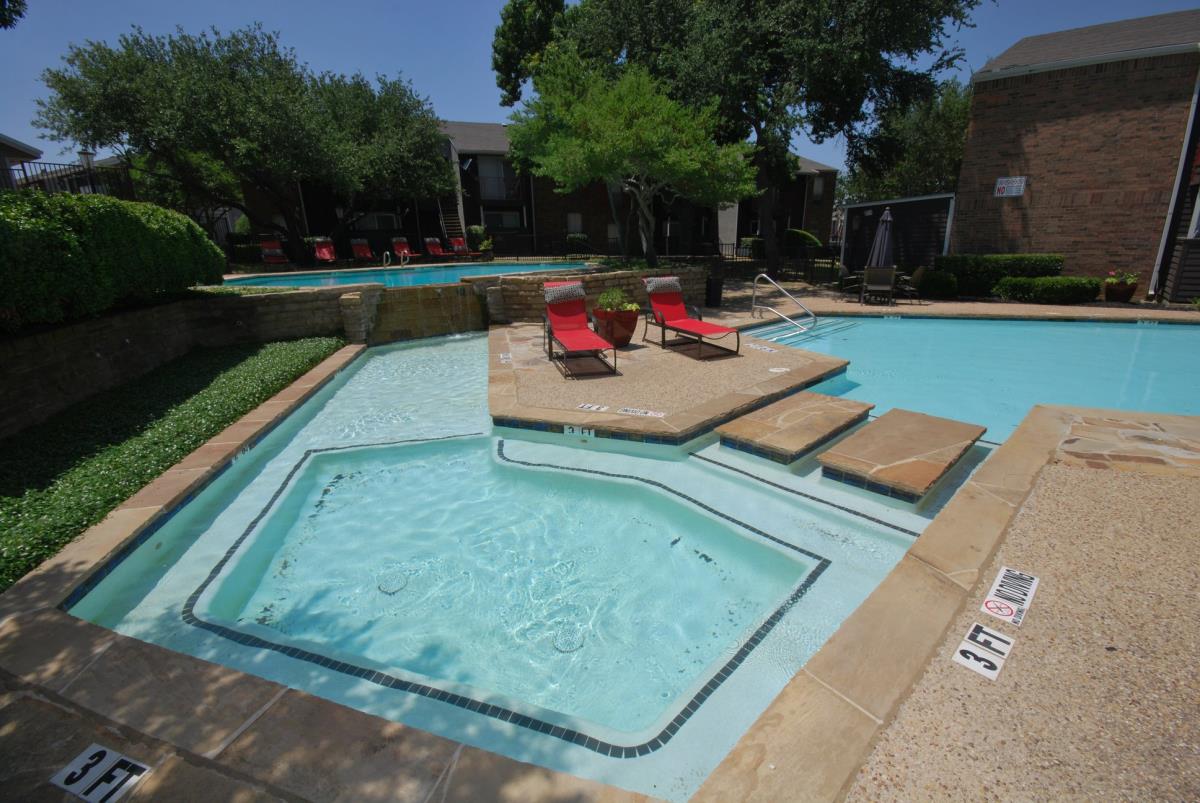 6Eleven Lamar - Pool - Photo 7 of 23