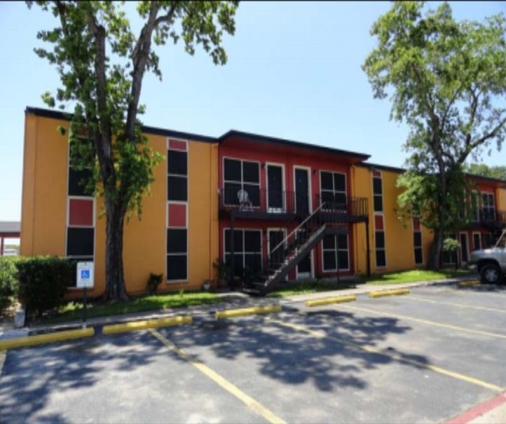 Vista Del Rey Houston - $1000+ for 1, 2 & 3 Bed Apts