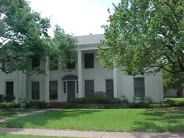 4500 Normandy Apartment