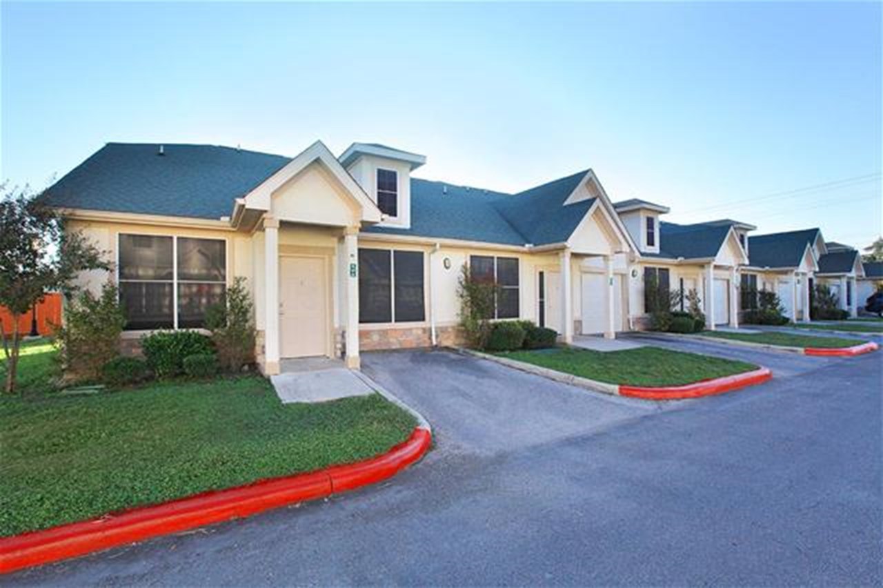 Westmount at Houston Street - San Antonio, TX - Photo 1 of 30