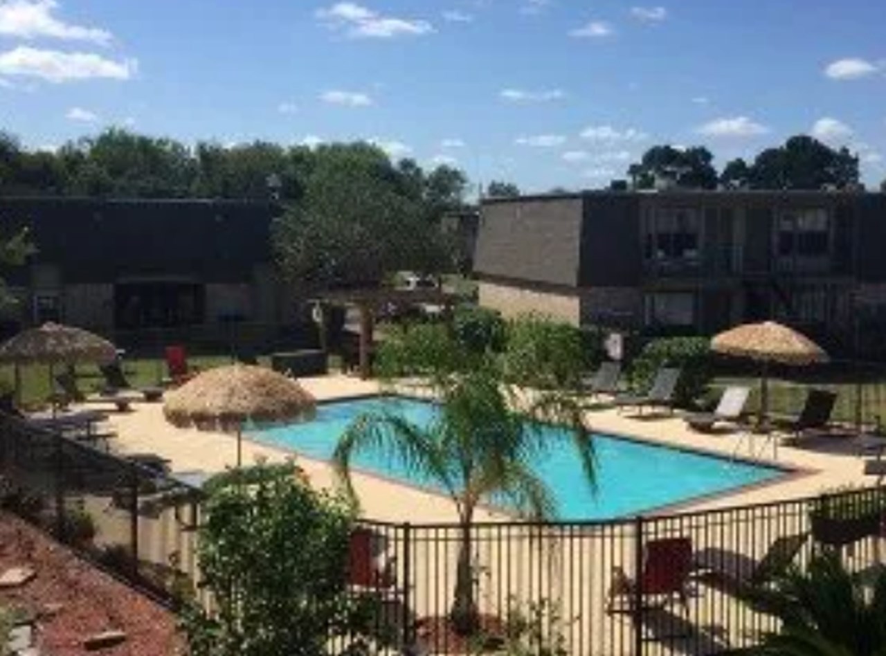 Highland Square - Alvin, TX - Photo 1 of 4