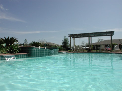 Lake Haven Apartment Homes - Pool - Photo 5 of 9