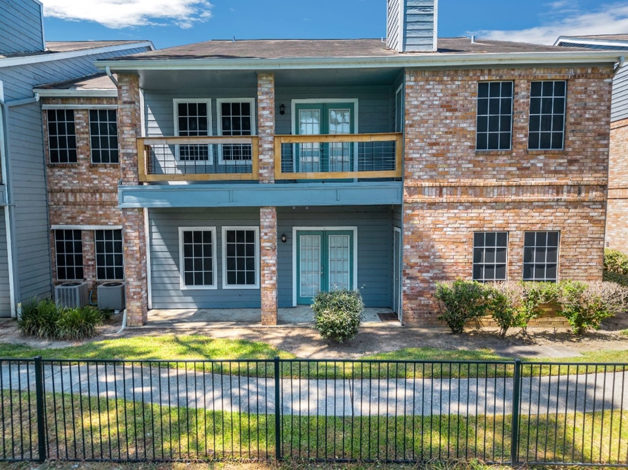 Discover the Retreat - Exterior - Photo 2 of 24