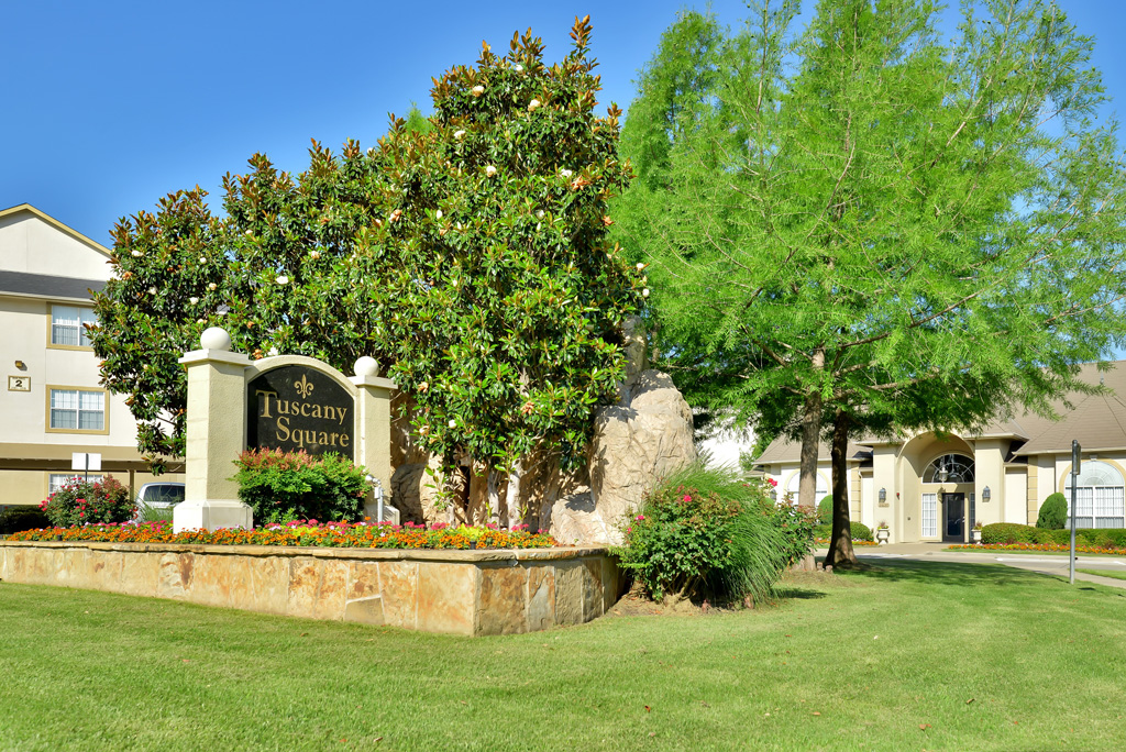 Tuscany Square Dallas 834+ for 1 & 2 Bed Apts