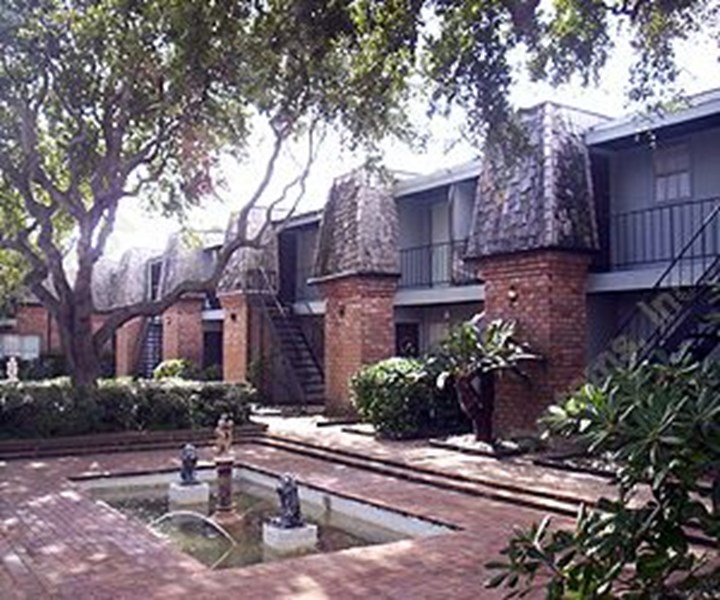 Chateau Lafitte Apartments