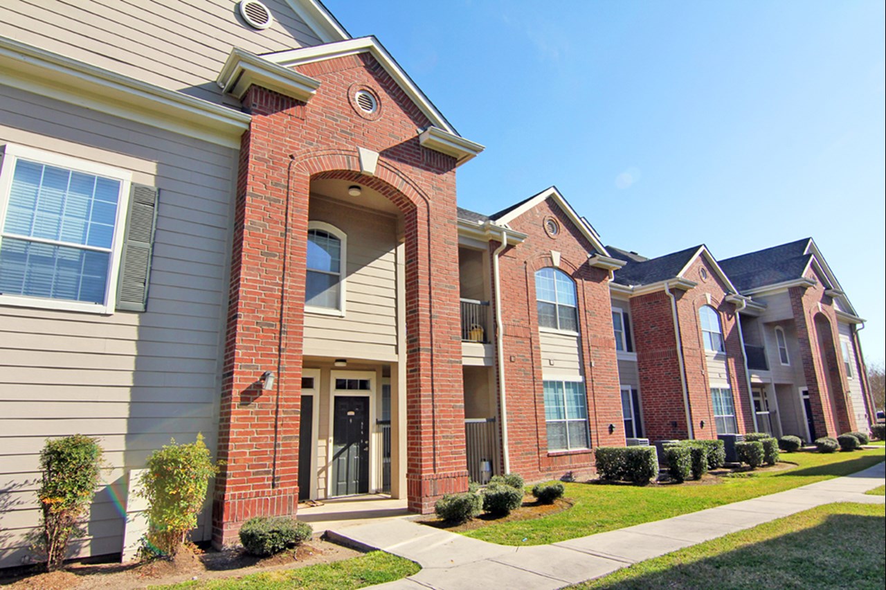 Windshire - Pasadena, TX - Photo 1 of 20