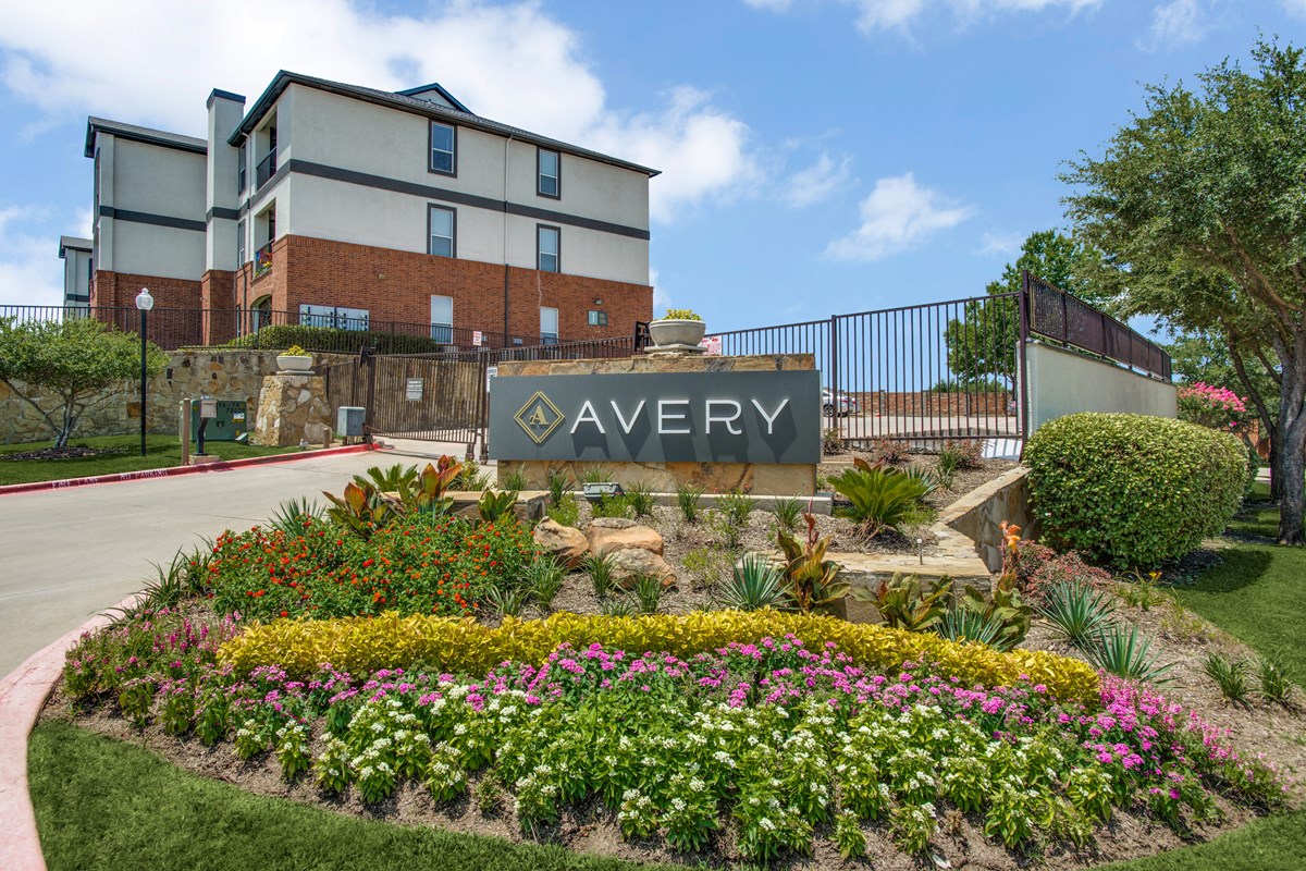 Avery - Entrance - Photo 3 of 22