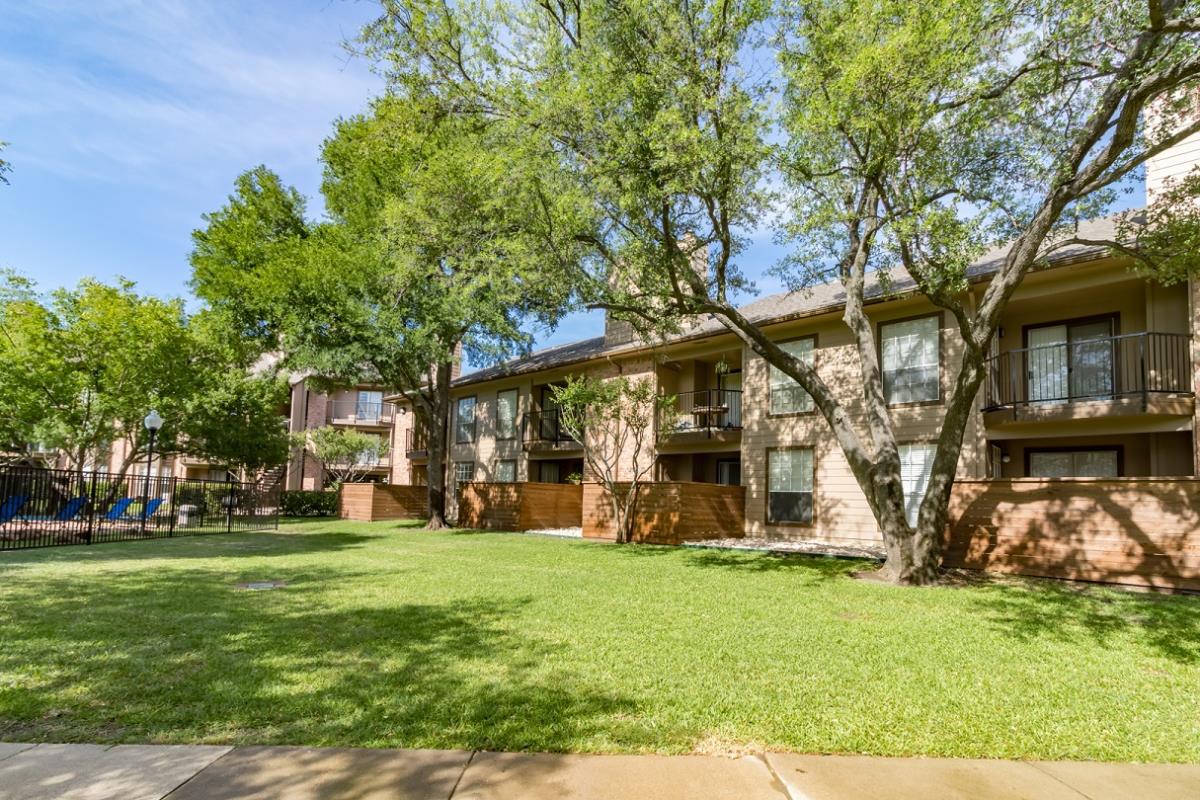 Frankford Flats Dallas 1109+ for 1 & 2 Bed Apartments