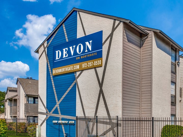 Devon on Northgate Irving 1073+ for 1 & 2 Bed Apts