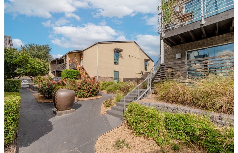 Cityscape - Exterior - Photo 4 of 41