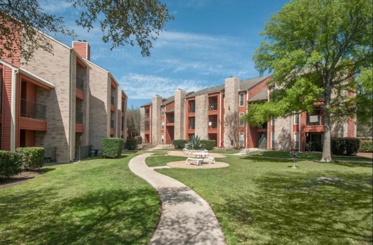 Ashley Oaks - San Antonio, TX - Photo 1 of 10
