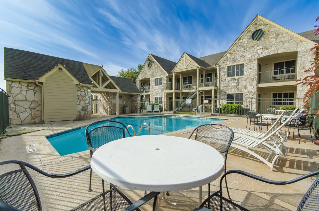 Madeira Apartments Live Oak 869+ for 1 & 2 Bed Apts