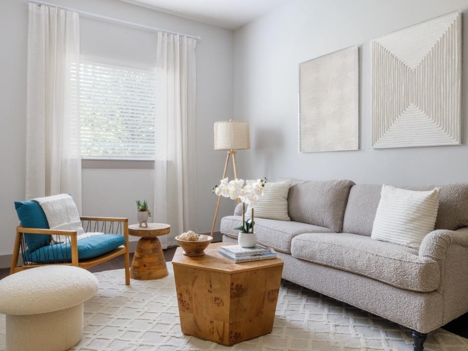 NHH Berry - Living - Photo 6 of 17