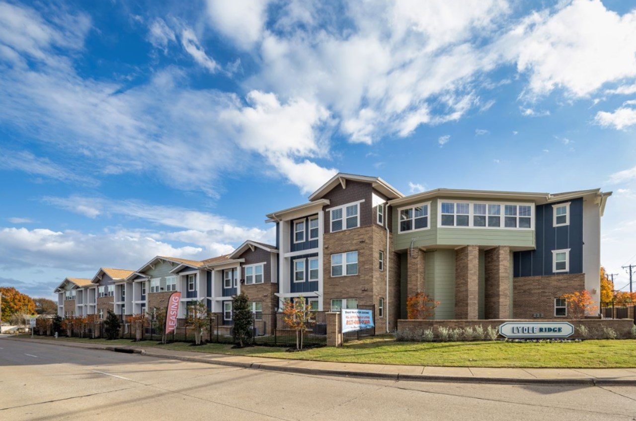 Lydle Ridge - Arlington, TX - Photo 1 of 19