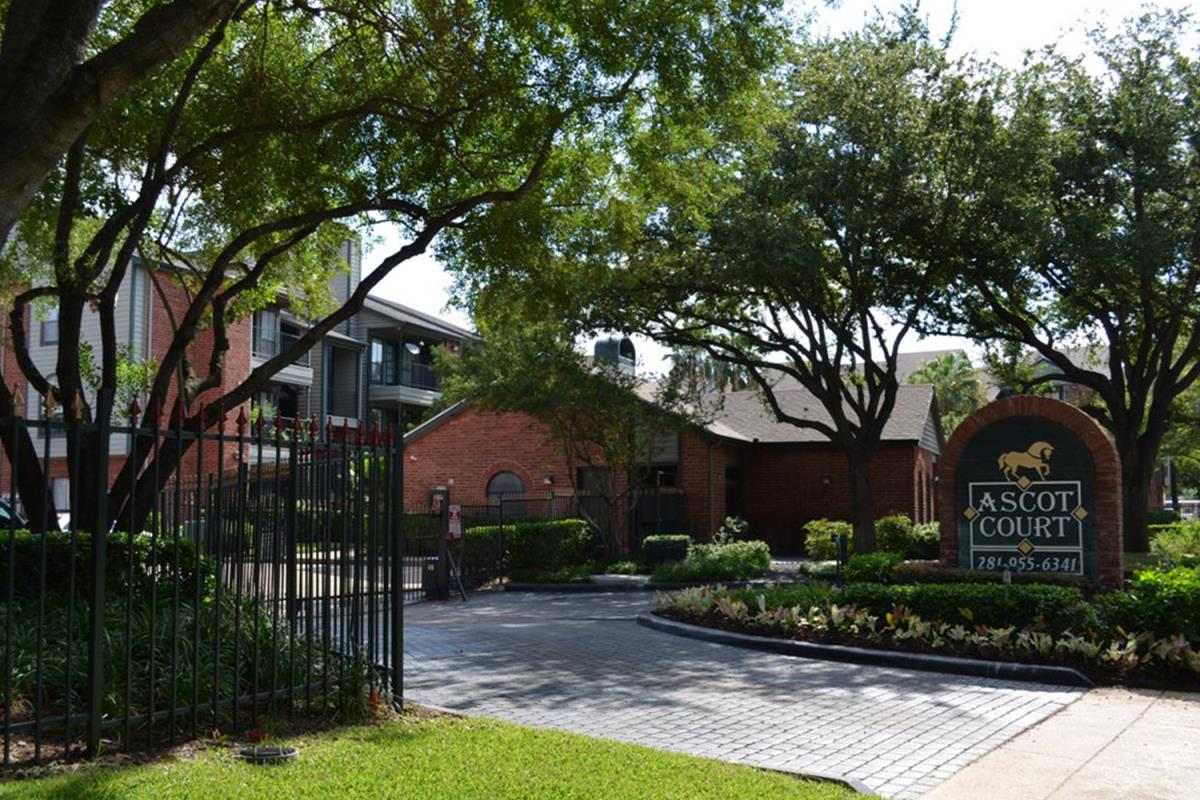 Ascot Court Houston 1000+ for 1, 2 & 3 Bed Apts