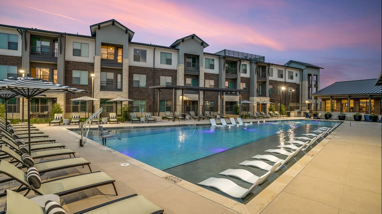 Jefferson Lakehaven I - Grand Prairie, TX - Photo 1 of 6