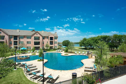 Lincoln Waters Edge II Apartment