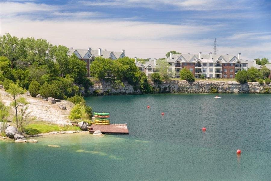 Estate on Quarry Lake Austin 1037+ for 1 & 2 Bed Apts