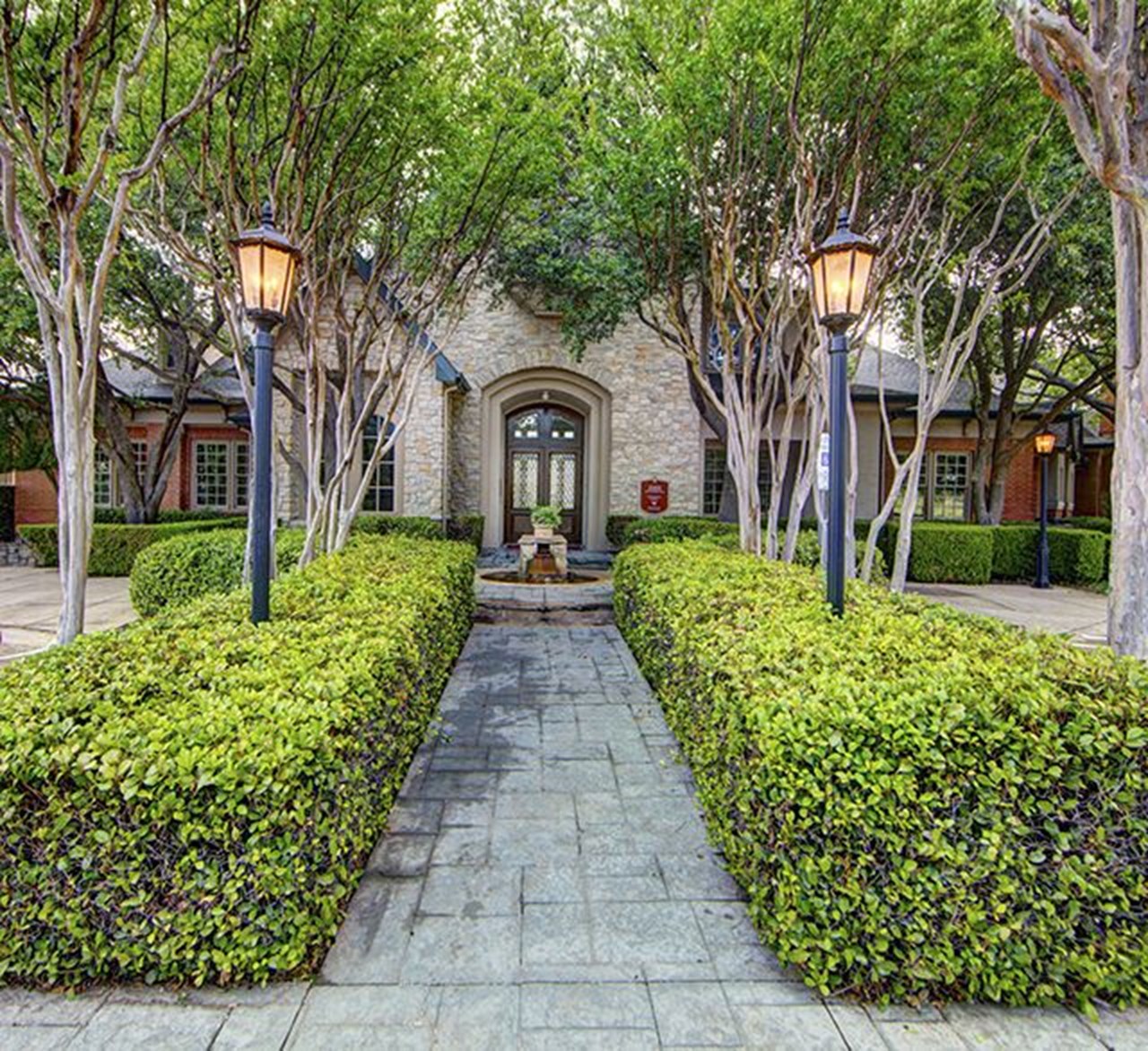 Seven Oaks - Entrance - Photo 3 of 34