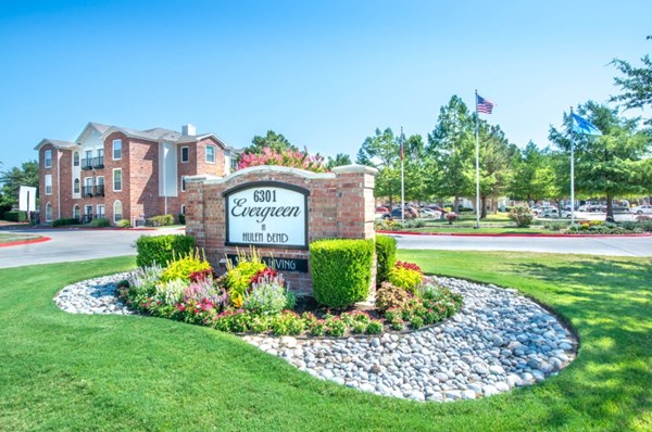 Evergreen at Hulen Bend