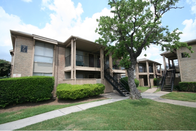 Gia @ Oak Forest Apartment