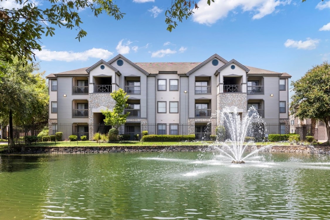 Beverly at Shadow Lake Houston 1012+ for 1, 2 & 3 Beds