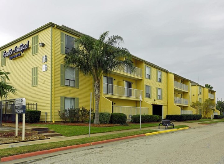 Carelton Courtyard Galveston 833+ for 1 & 2 Bed Apts