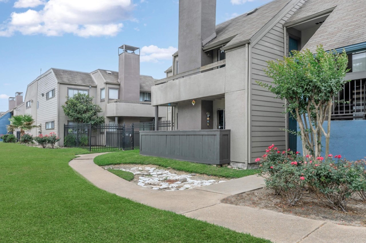 Woodchase - Houston, TX - Photo 1 of 30