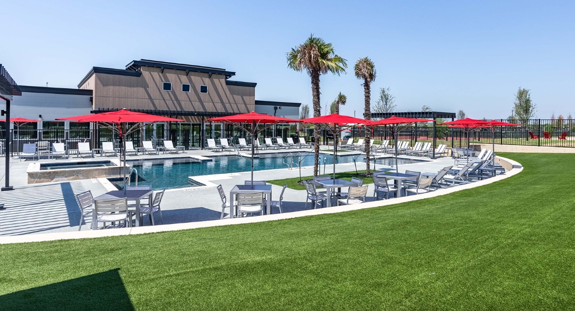 Flatz 512 - Pool Area - Photo 6 of 38