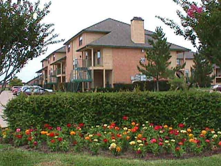 Villa Monterrey Apartments