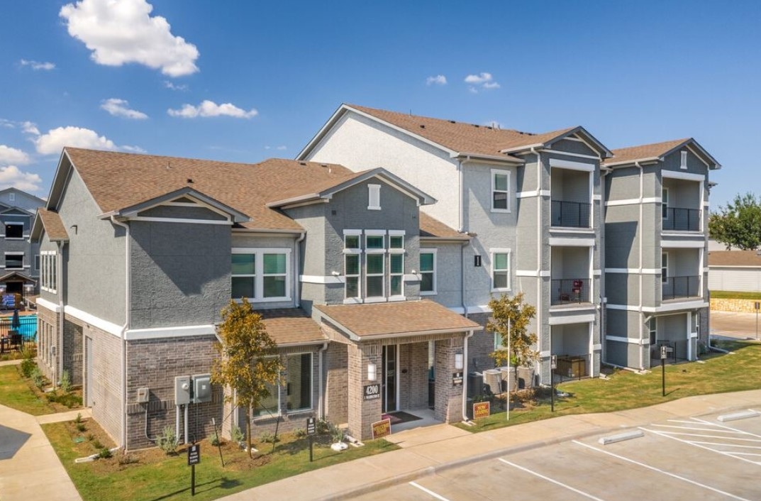 Plum Tree Apartments Kaufman 1229+ for 1 & 2 Bed Apts