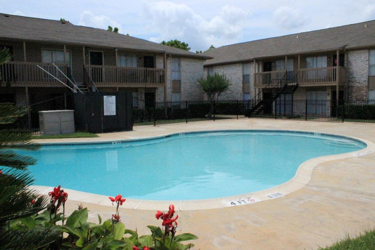 Sterling Crossing - Pool - Photo 4 of 15