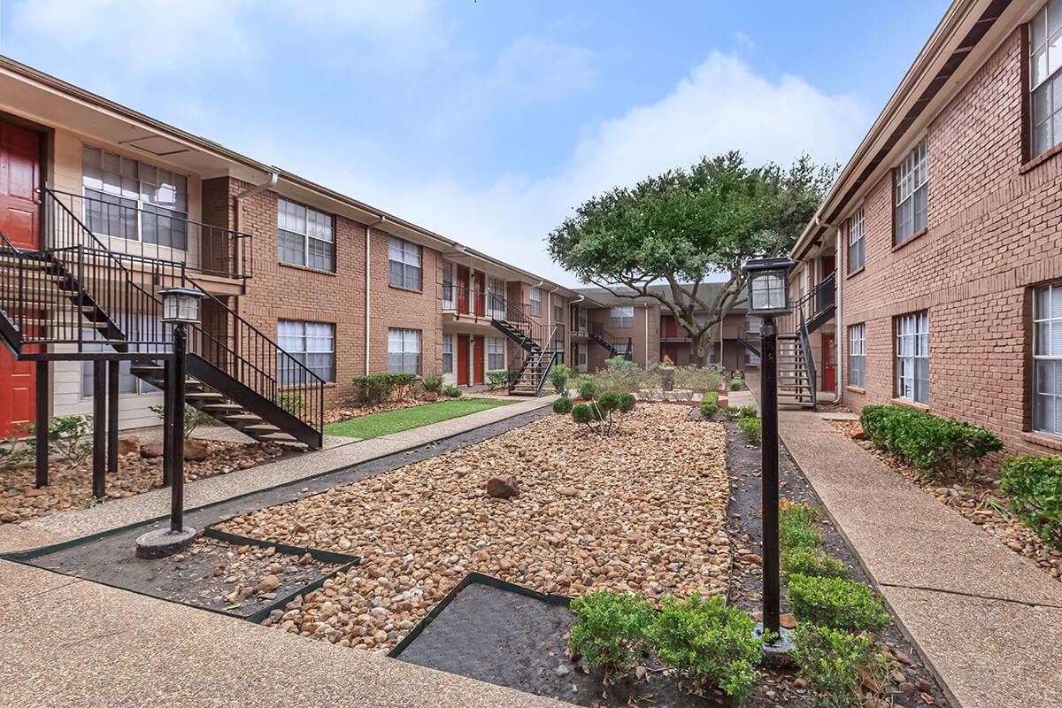 Solano Apartments Webster - $1010+ for 1, 2 & 3 Bed Apts