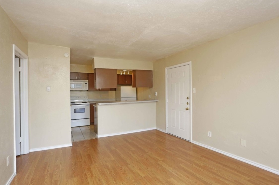 Ascent at Midtown - Living Area - Photo 4 of 10