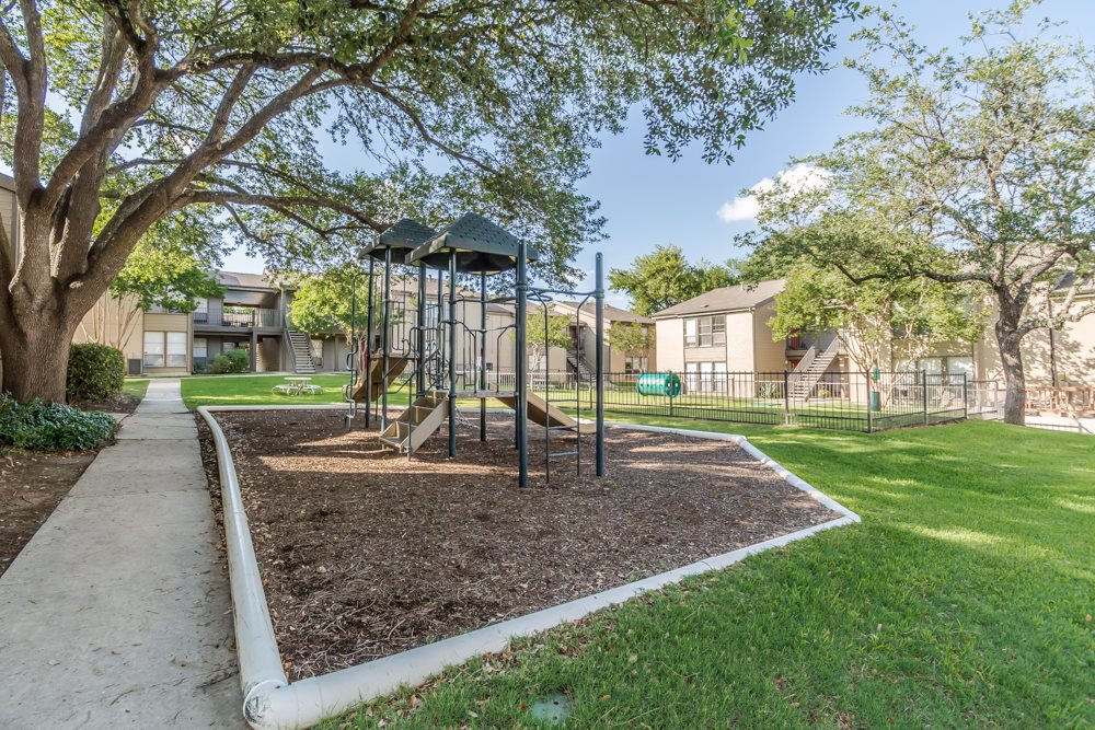 Colony - Playground - Photo 5 of 10