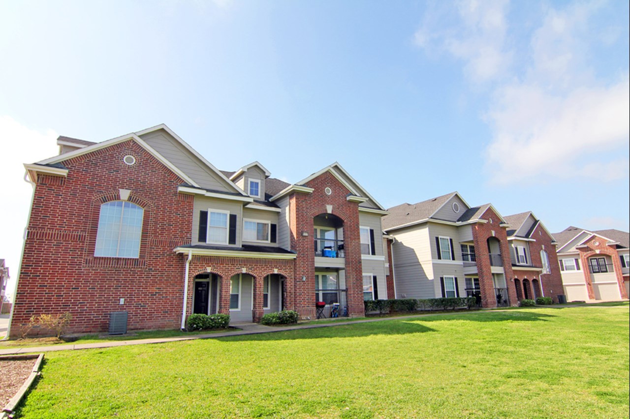 Lafayette Village - Houston, TX - Photo 1 of 22