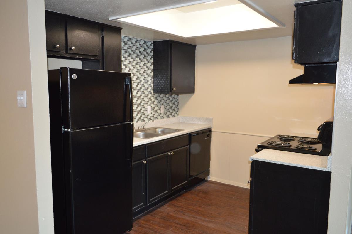 Villa Creek - Kitchen - Photo 4 of 5
