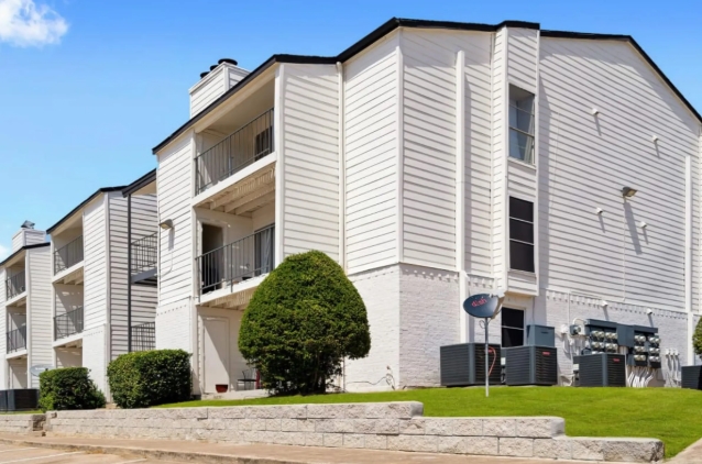 Hills at 5400 - Exterior - Photo 2 of 16