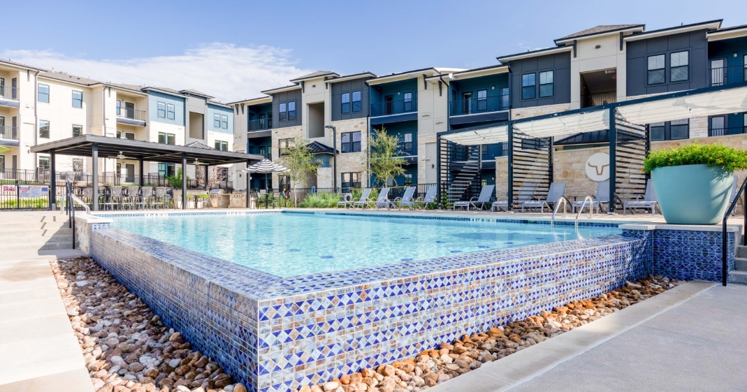 Residences of Siena South - Pool - Photo 8 of 41