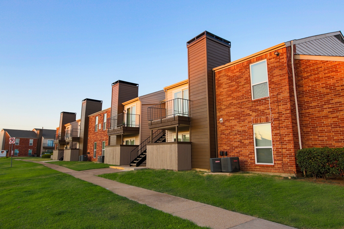 Huntington Circle Lewisville 1325+ for 1, 2 & 3 Beds