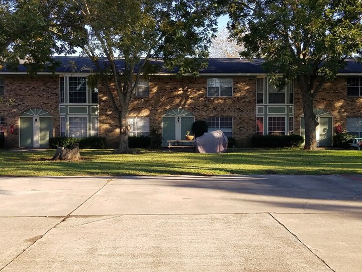 Garden Oaks Lake Jackson 955+ for 1 & 2 Bed Apts