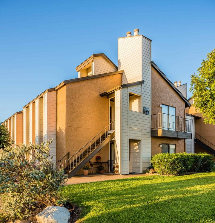 Amber Creek Apartments Garland 1528+ for 2 Bed Apts