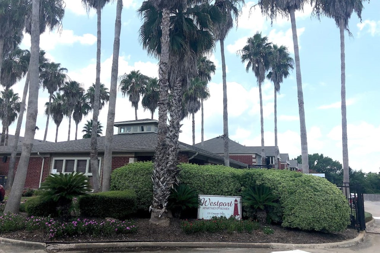 Westport - Angleton, TX - Photo 1 of 9