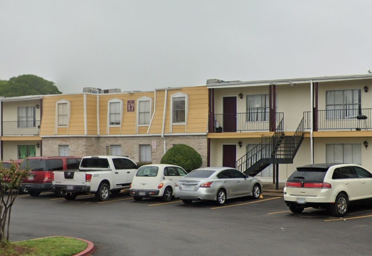 Oak Leaf Village - Exterior - Photo 4 of 4