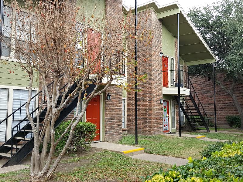 La Prada Place Dallas - $950+ for 1 & 2 Bed Apts