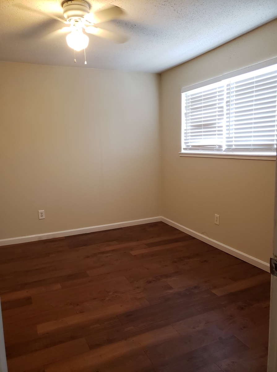 Garner Park - Bedroom - Photo 4 of 5
