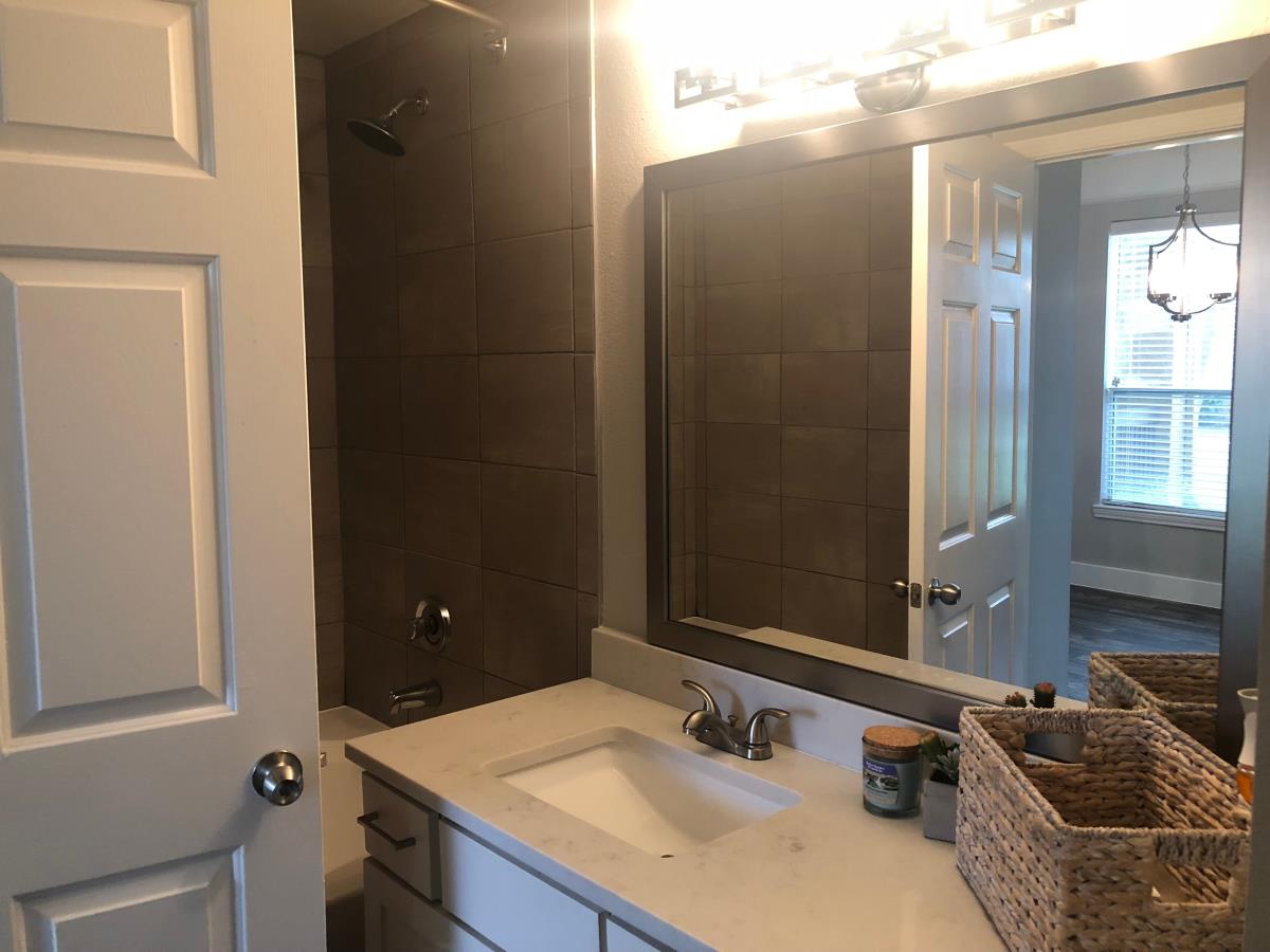 Palomar - Bathroom - Photo 4 of 5